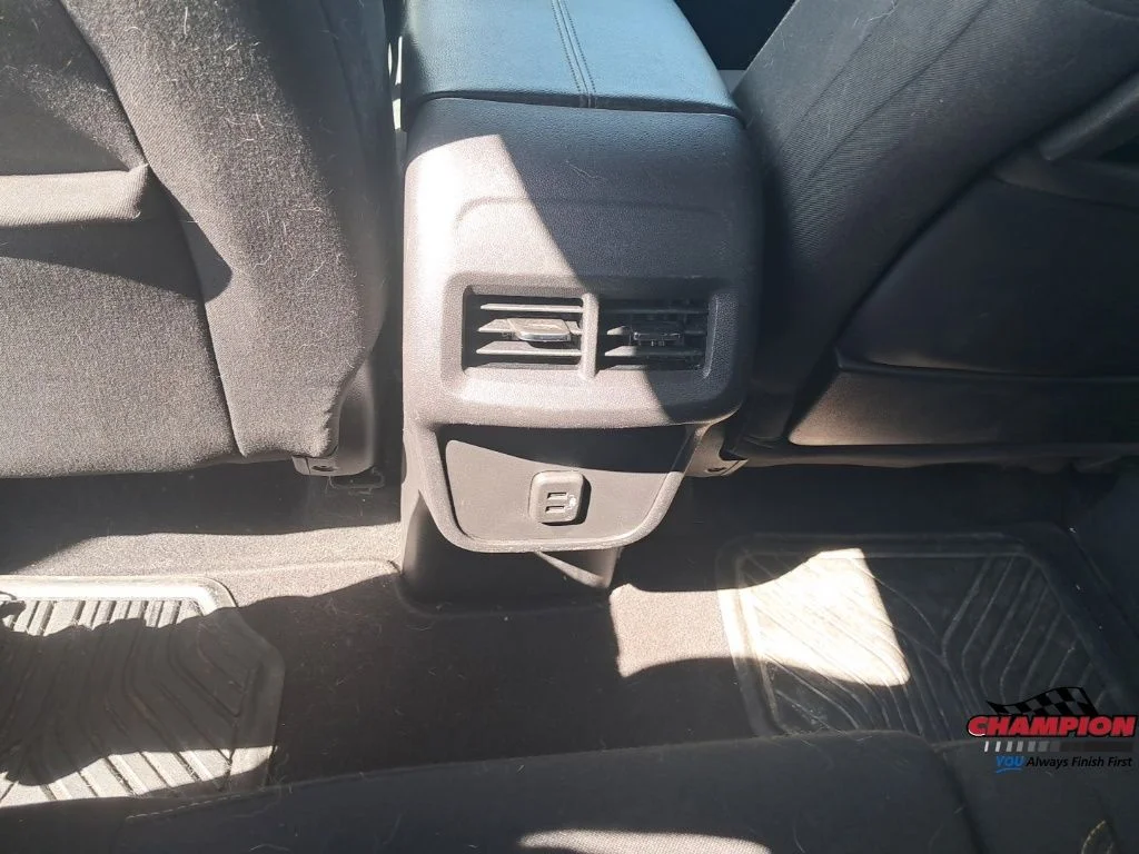 Used 2019 White GMC SLE image 23