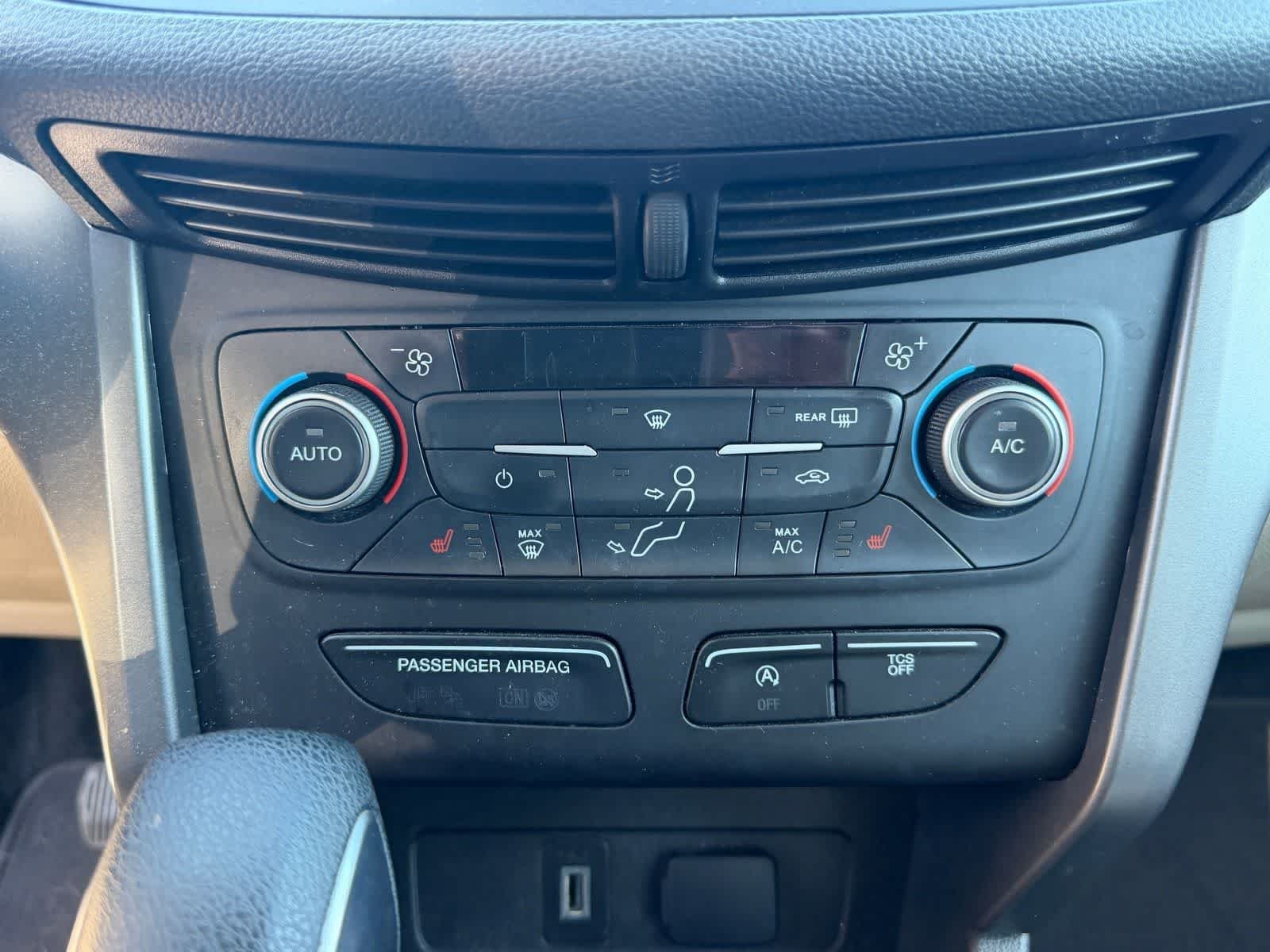 Used 2018 Oxford White Ford SE image 16