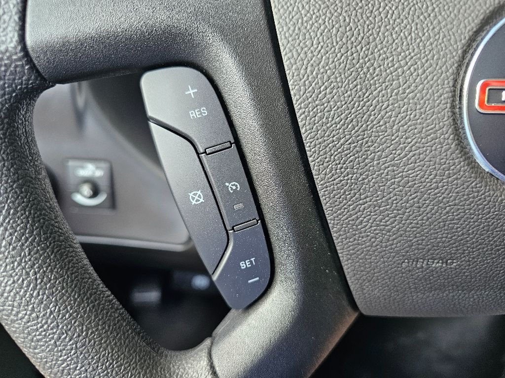2025 GMC Savana Cargo Work Van - Photo 31