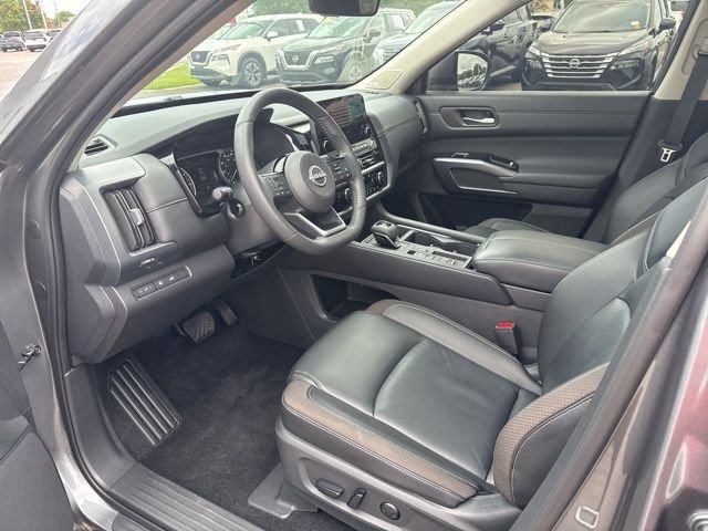 Used 2025 Gray Nissan SL image 26