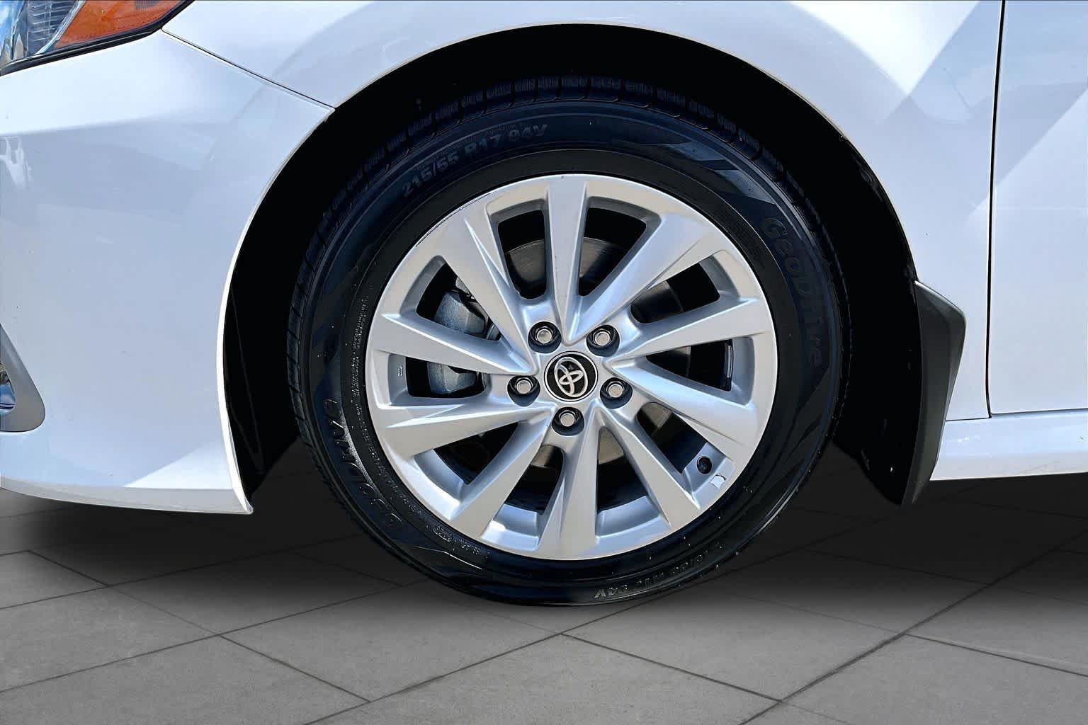 Used 2023 Ice Cap Toyota LE image 10