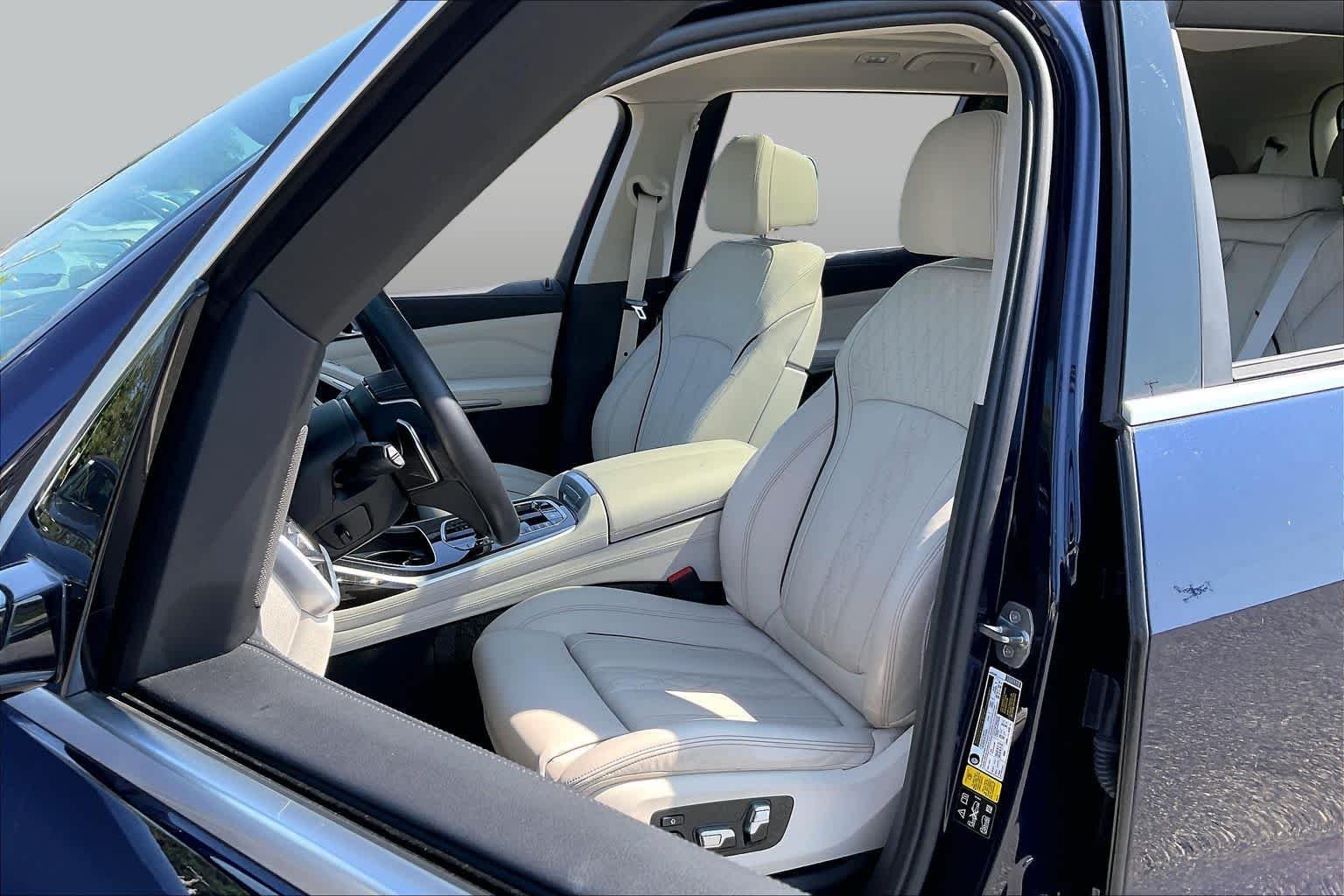 Used 2020 Tanzanite Blue II Metallic BMW xDrive40i image 7