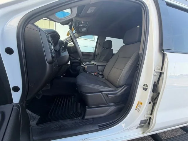 Used 2021 White Chevrolet Custom image 10