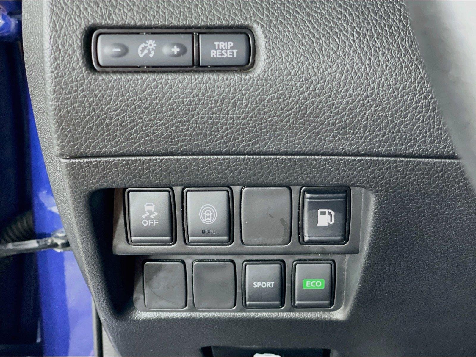 Used 2020 Caspian Blue Metallic Nissan S image 13