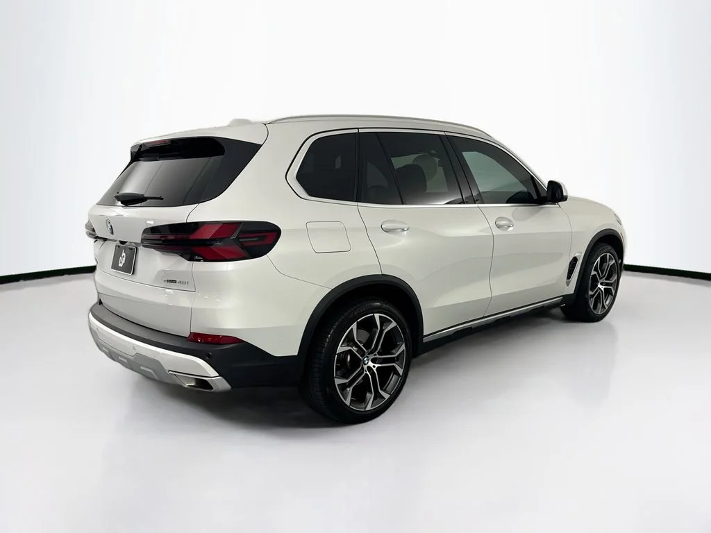 Used 2025 White BMW sDrive40i image 5