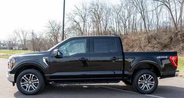 Used 2023 Black Ford XLT image 9