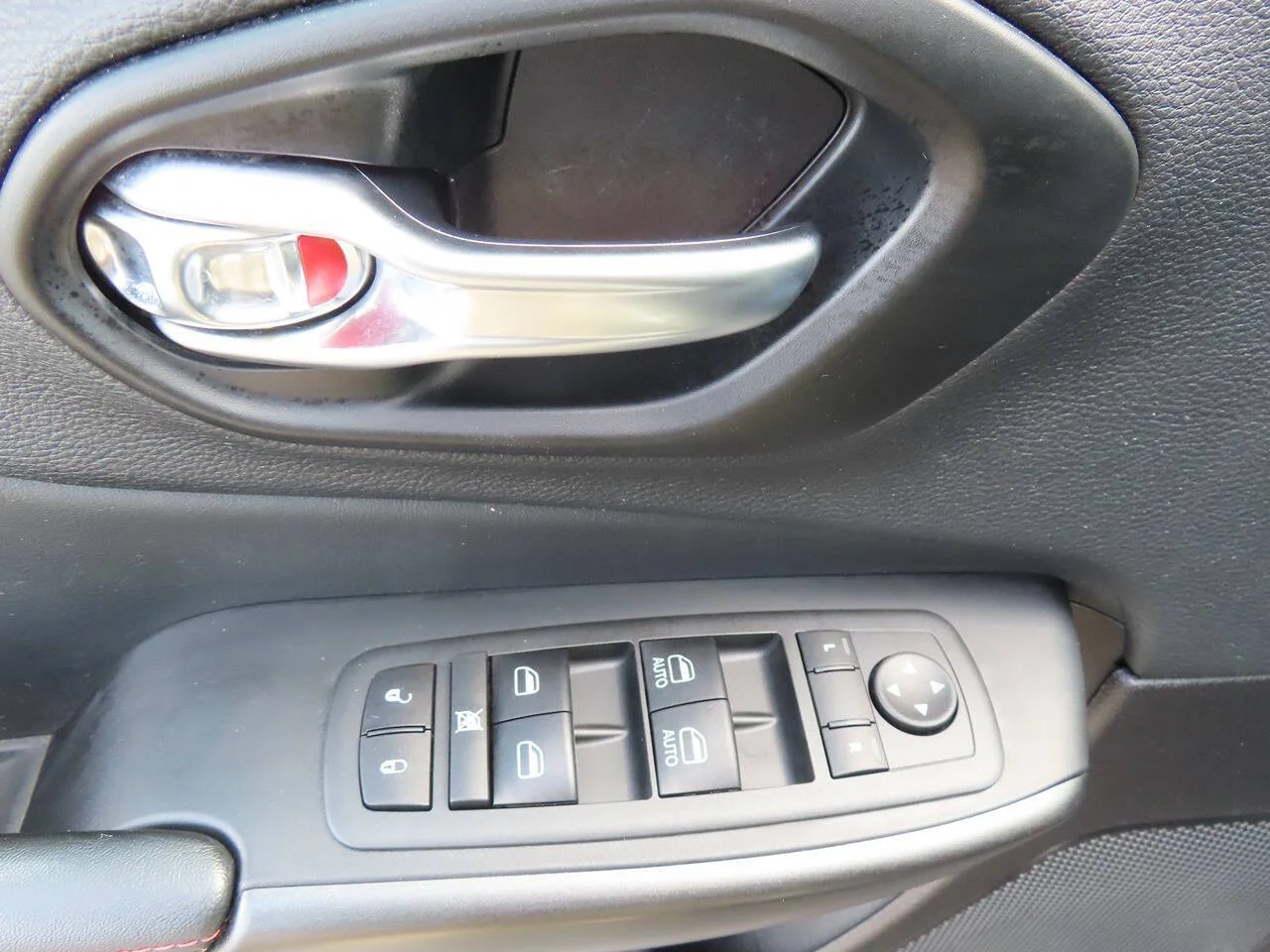 Used 2021 Light Brownstone Pearl Coat Jeep Trailhawk 4x4 4dr SUV image 12