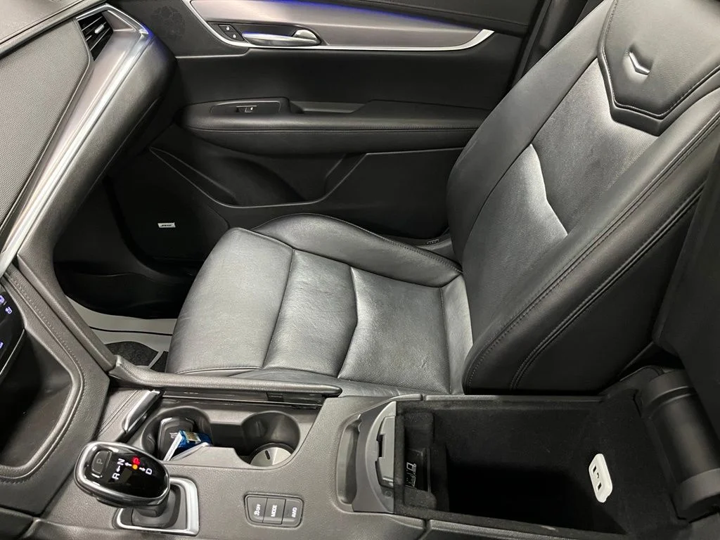Used 2019 Silver Cadillac Premium Luxury image 36