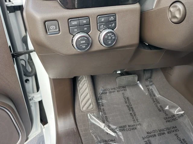 Used 2024 White GMC SLT image 24