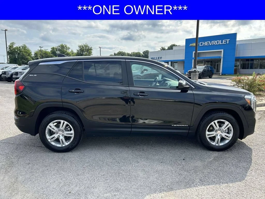 Used 2024 Ebony Twilight Metallic GMC SLE image 2