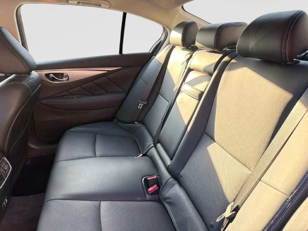 Used 2023 White INFINITI LUXE image 14