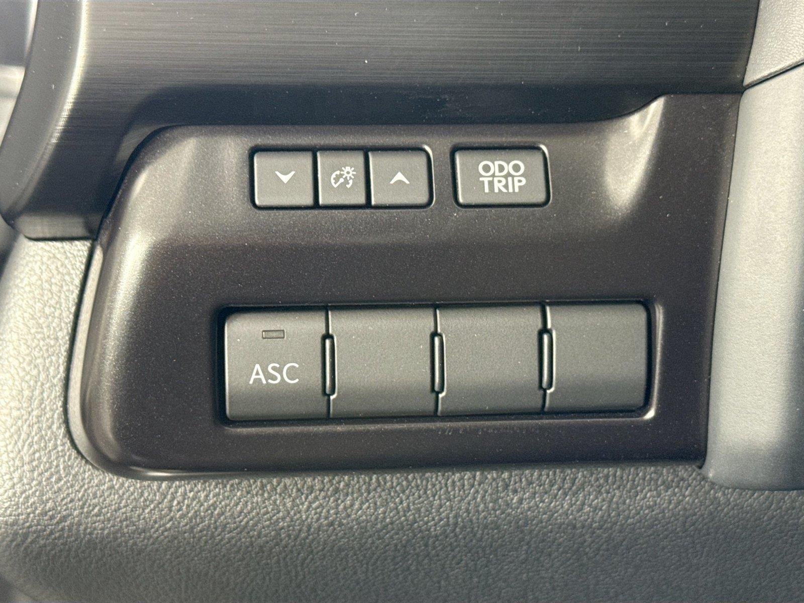Used 2024 Iridium w/ Obsidian Roof Lexus UX 250h F SPORT Handling image 17