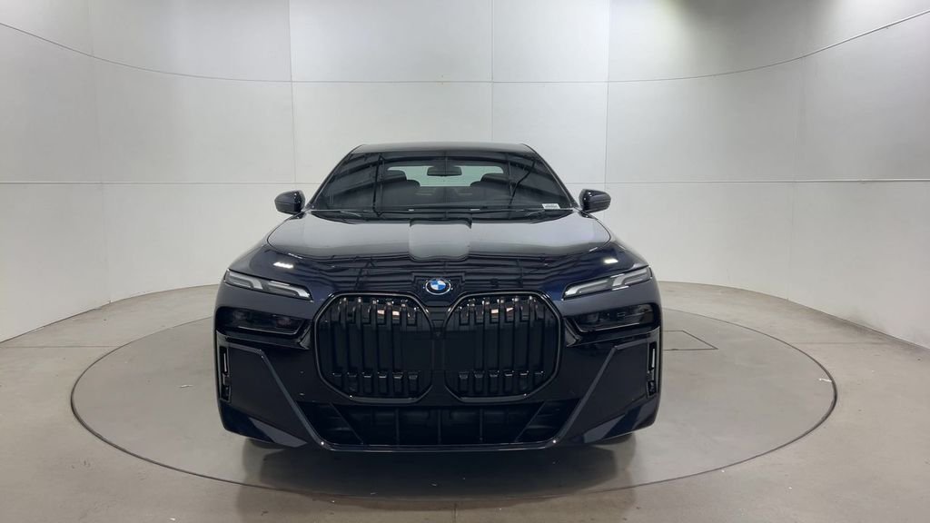 2026 BMW 7 Series 750e - Photo 3