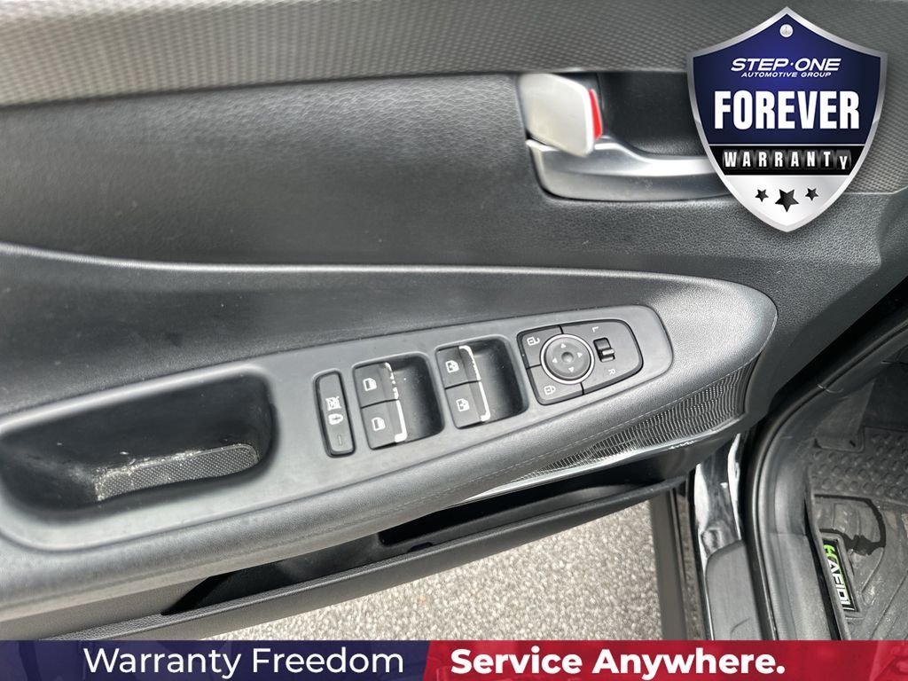 Used 2020 Black Hyundai SEL image 12