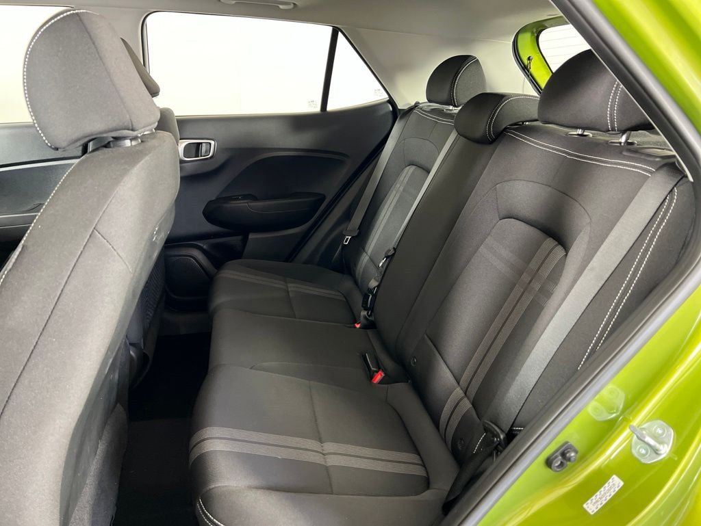 Used 2023 Green Hyundai SEL image 17