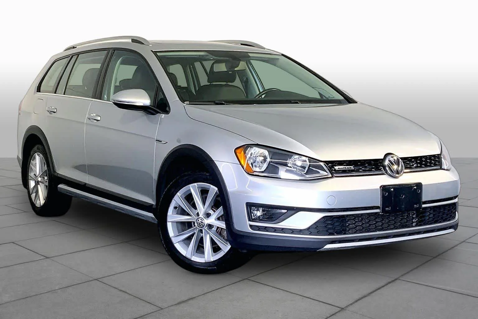 Pre-Owned 2017 Volkswagen Golf Alltrack SE