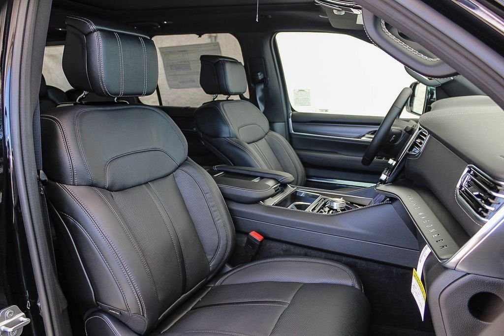 New 2026 Black Jeep Summit Obsidian image 17