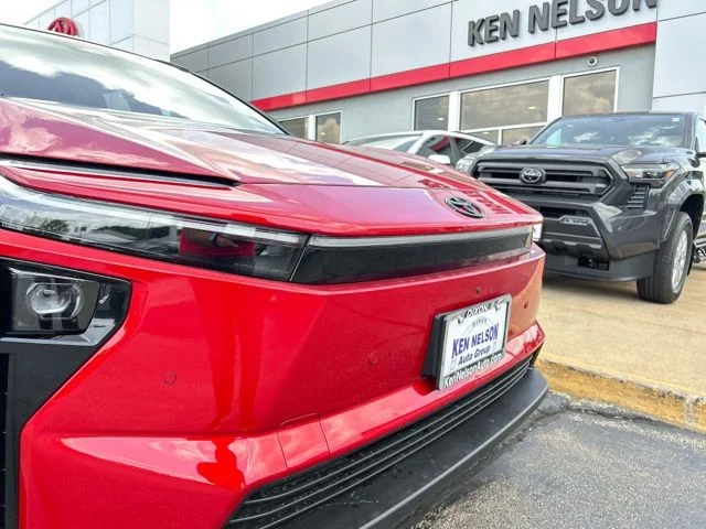 New 2026 Supersonic Red with Midnight Black Metallic roof <sup>1</sup> Toyota  Limited image 4