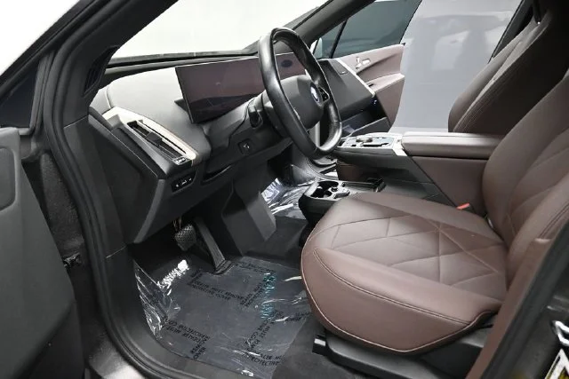 Certified Used 2024 White/off-white BMW xDrive50 image 18