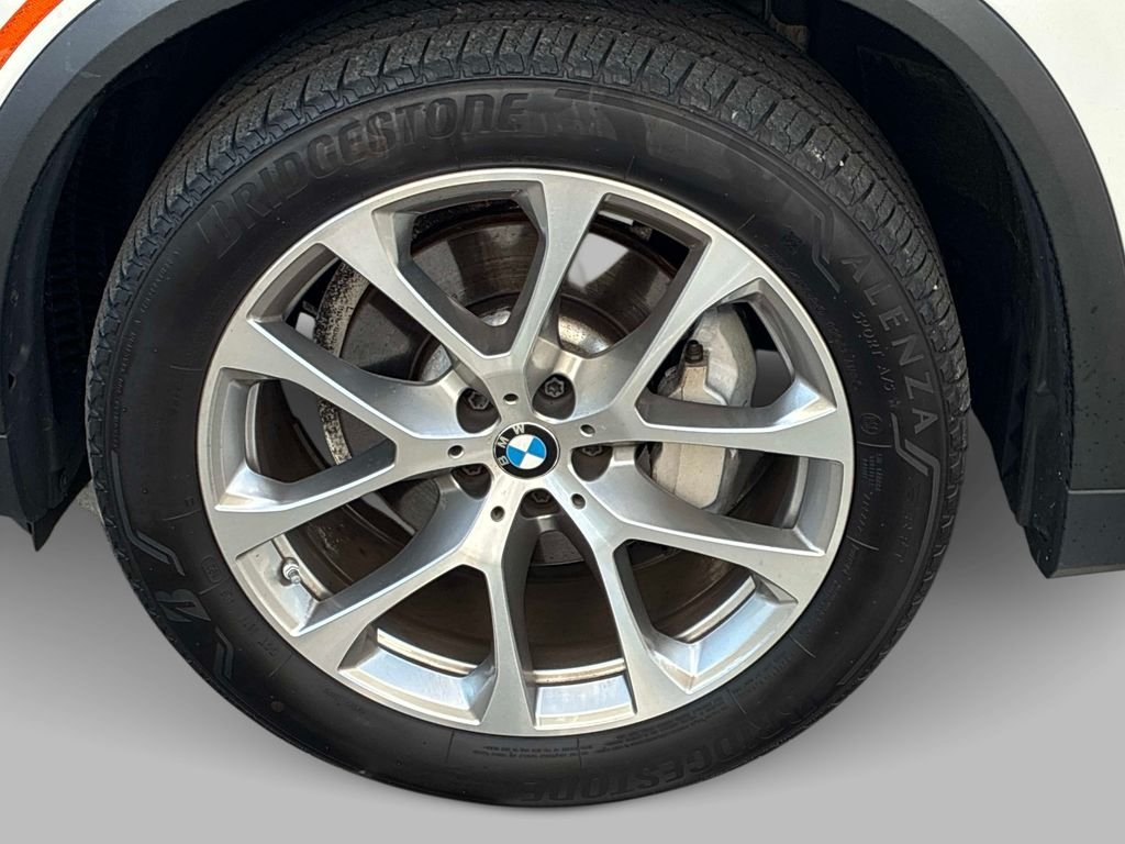 Used 2021 White BMW xDrive40i image 21