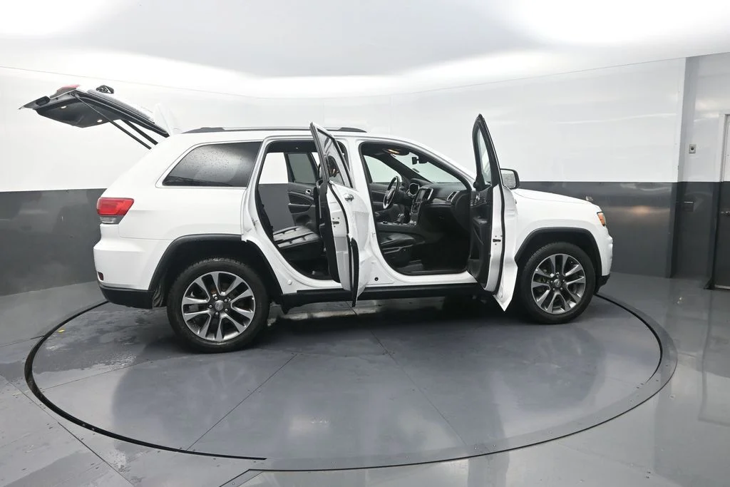 Used 2018 White Jeep Limited image 11