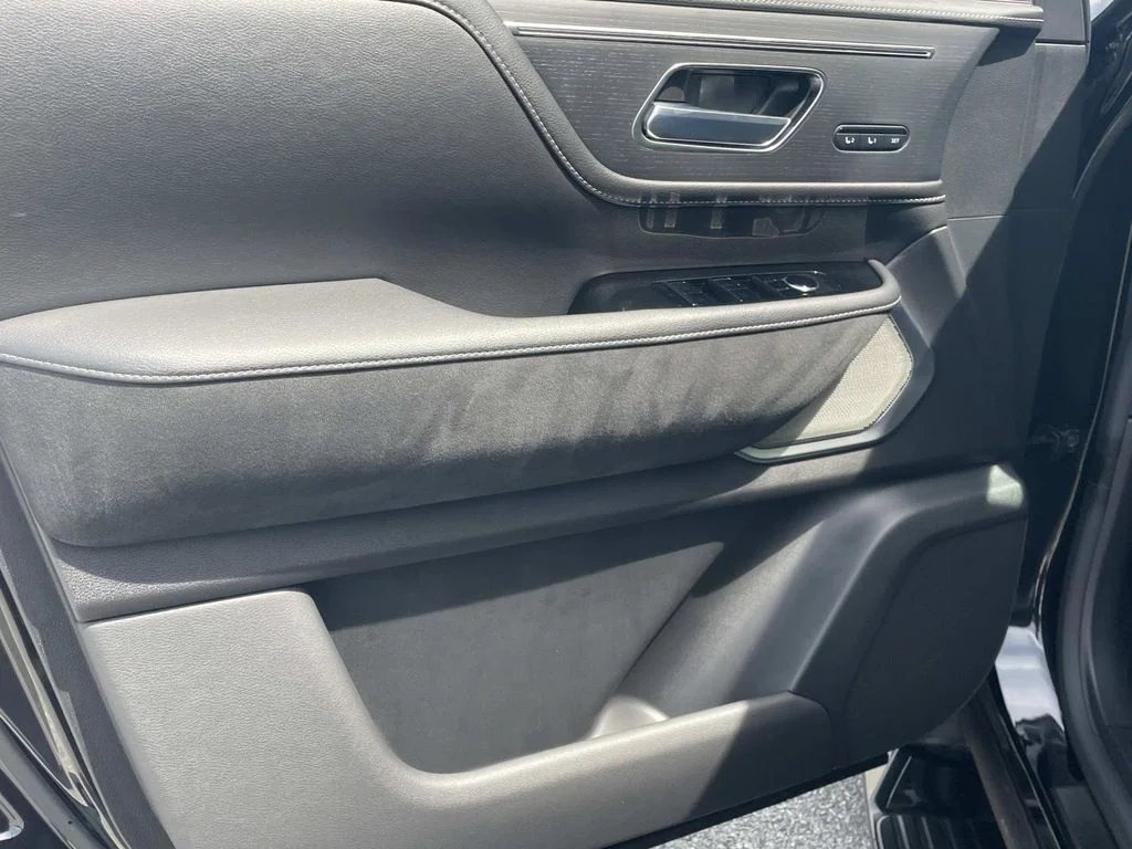 Used 2025 Black INFINITI SENSORY image 14
