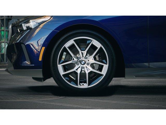 New 2027 Tanzanite Blue Metallic BMW 530i xDrive image 7