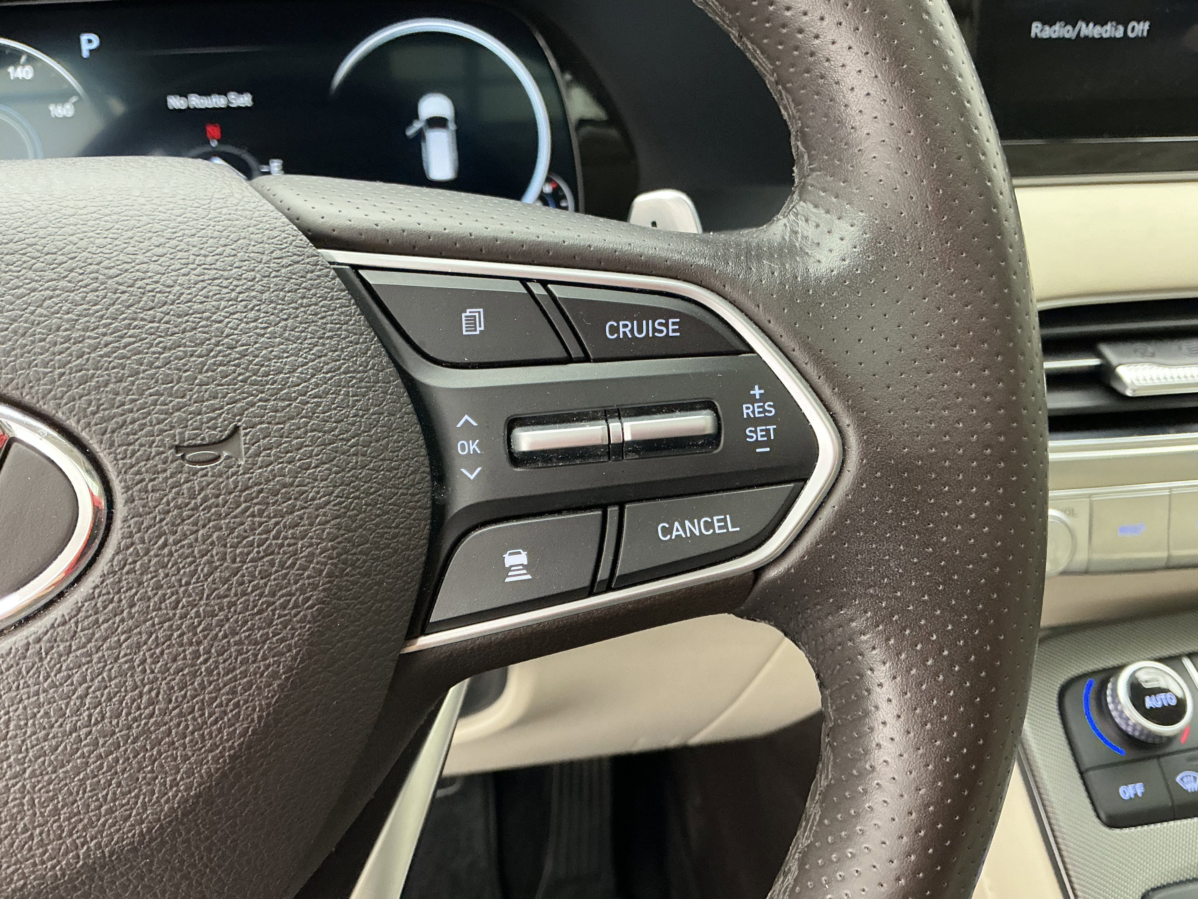 Used 2020 Sierra Burgundy Hyundai Limited image 10
