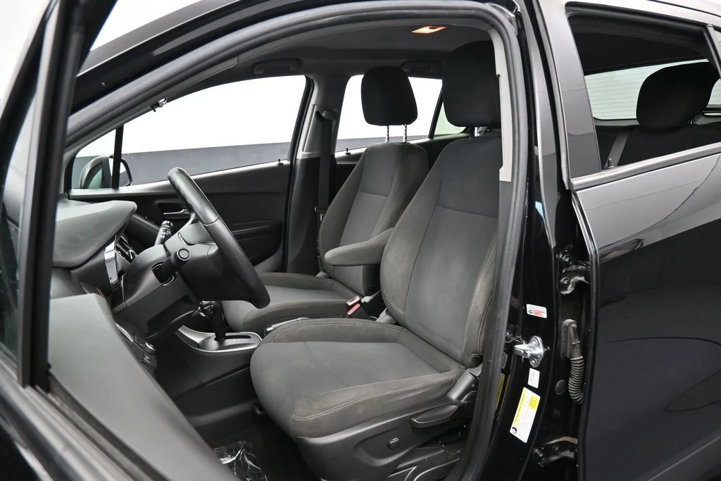 Used 2022 Mosaic Black Metallic Chevrolet LS image 9