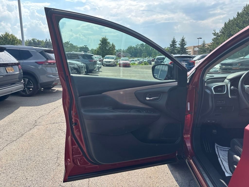 Used 2015 Red Nissan SV image 16