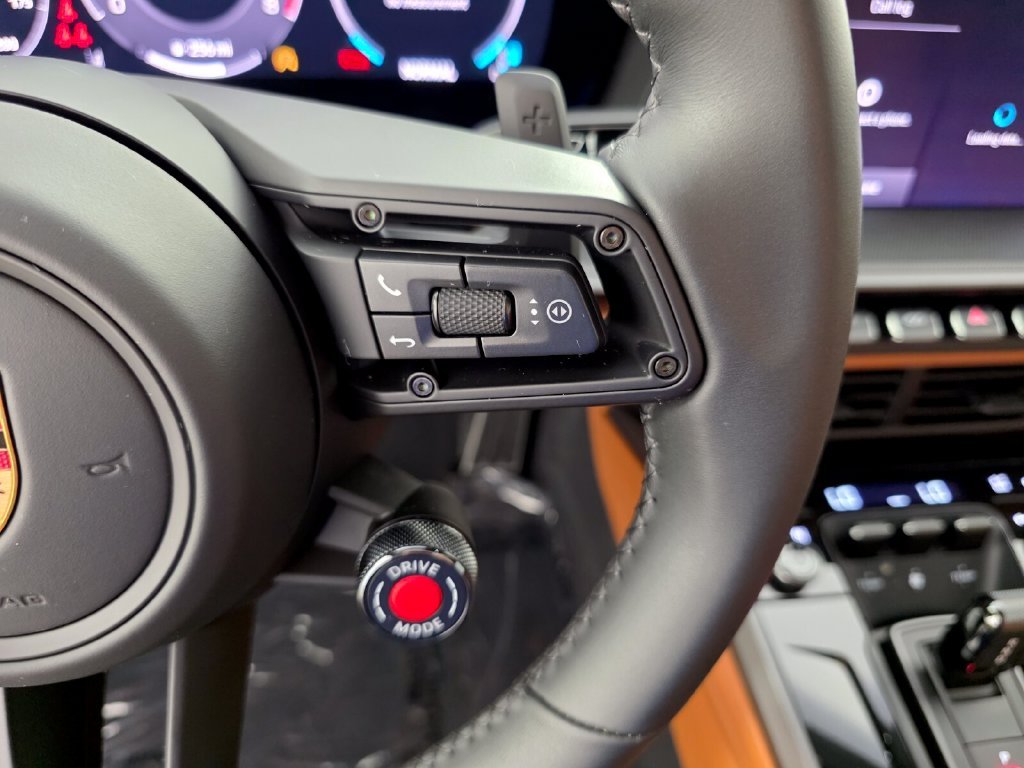 Used 2025  Porsche  image 18