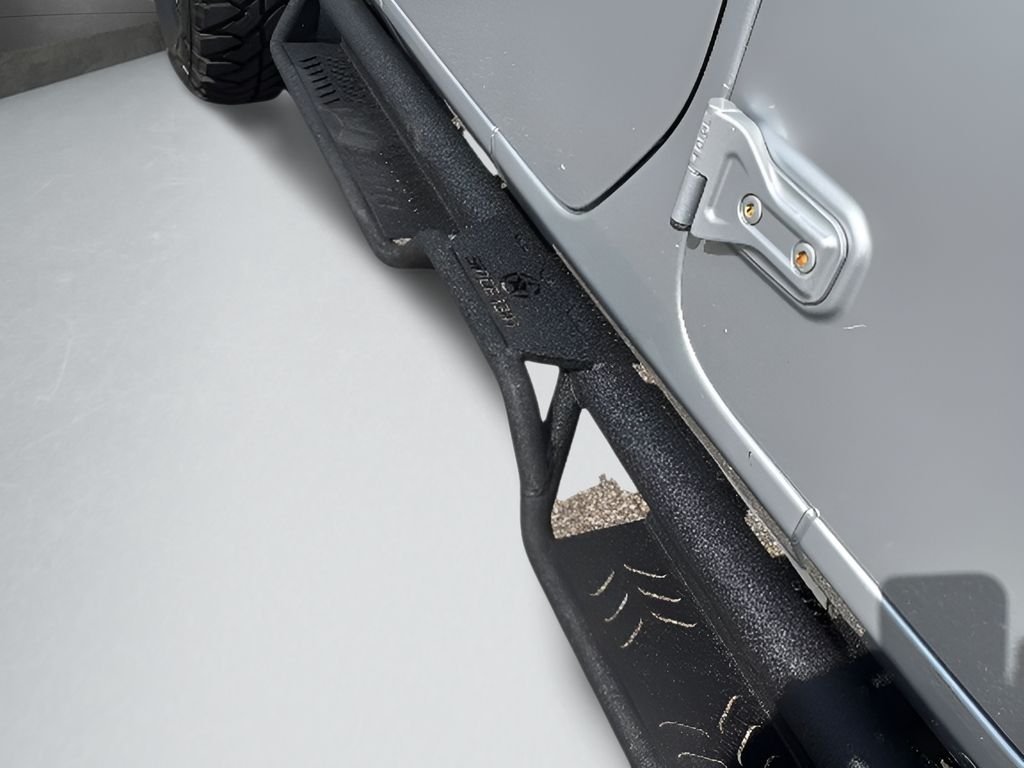 Used 2024 Silver Zynith Clearcoat Jeep Sahara image 34