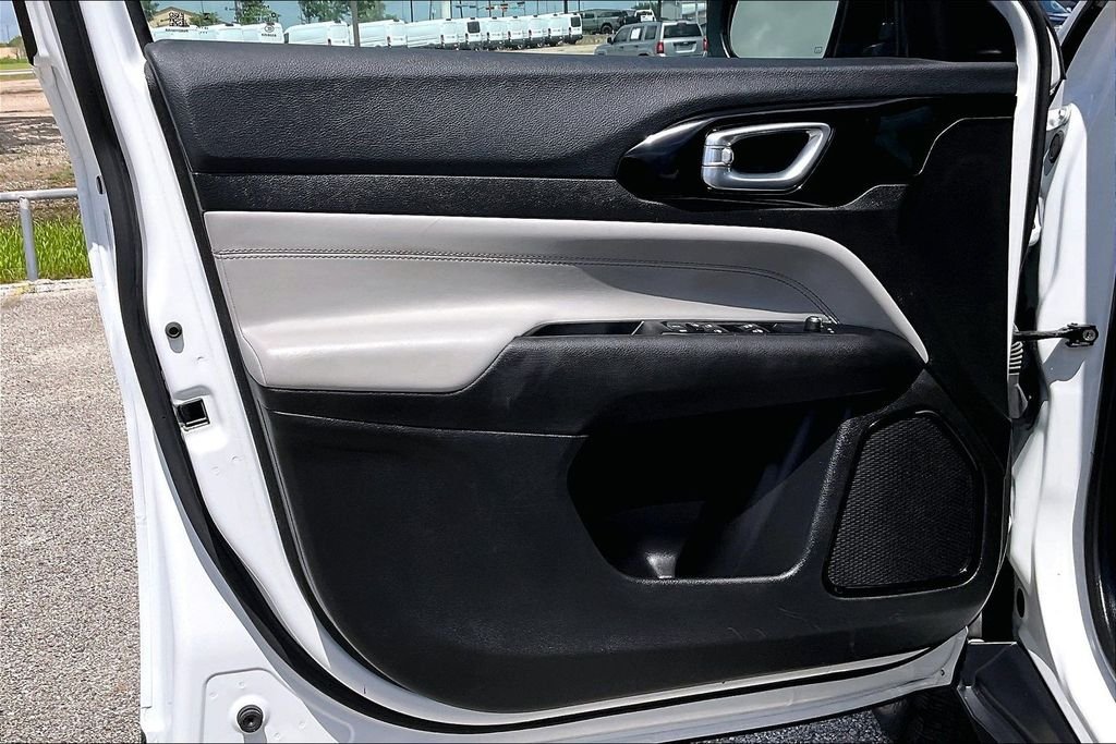 Used 2024 White/off-white Jeep Limited image 17