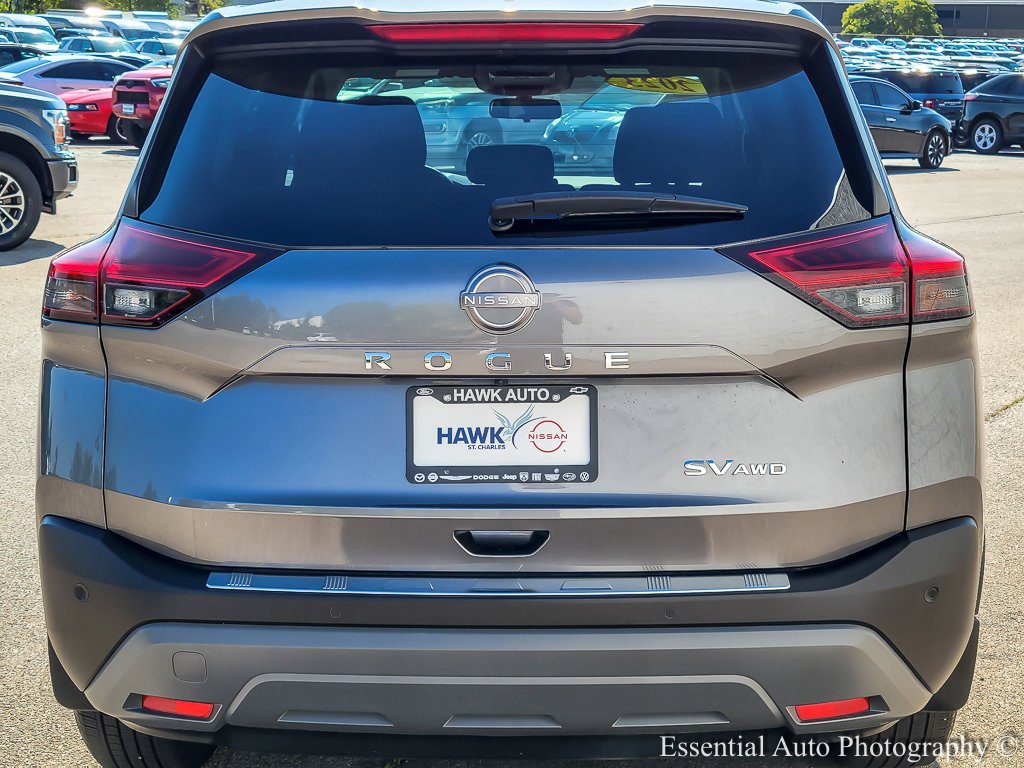 Used 2023 Gun Metallic Nissan SV image 5