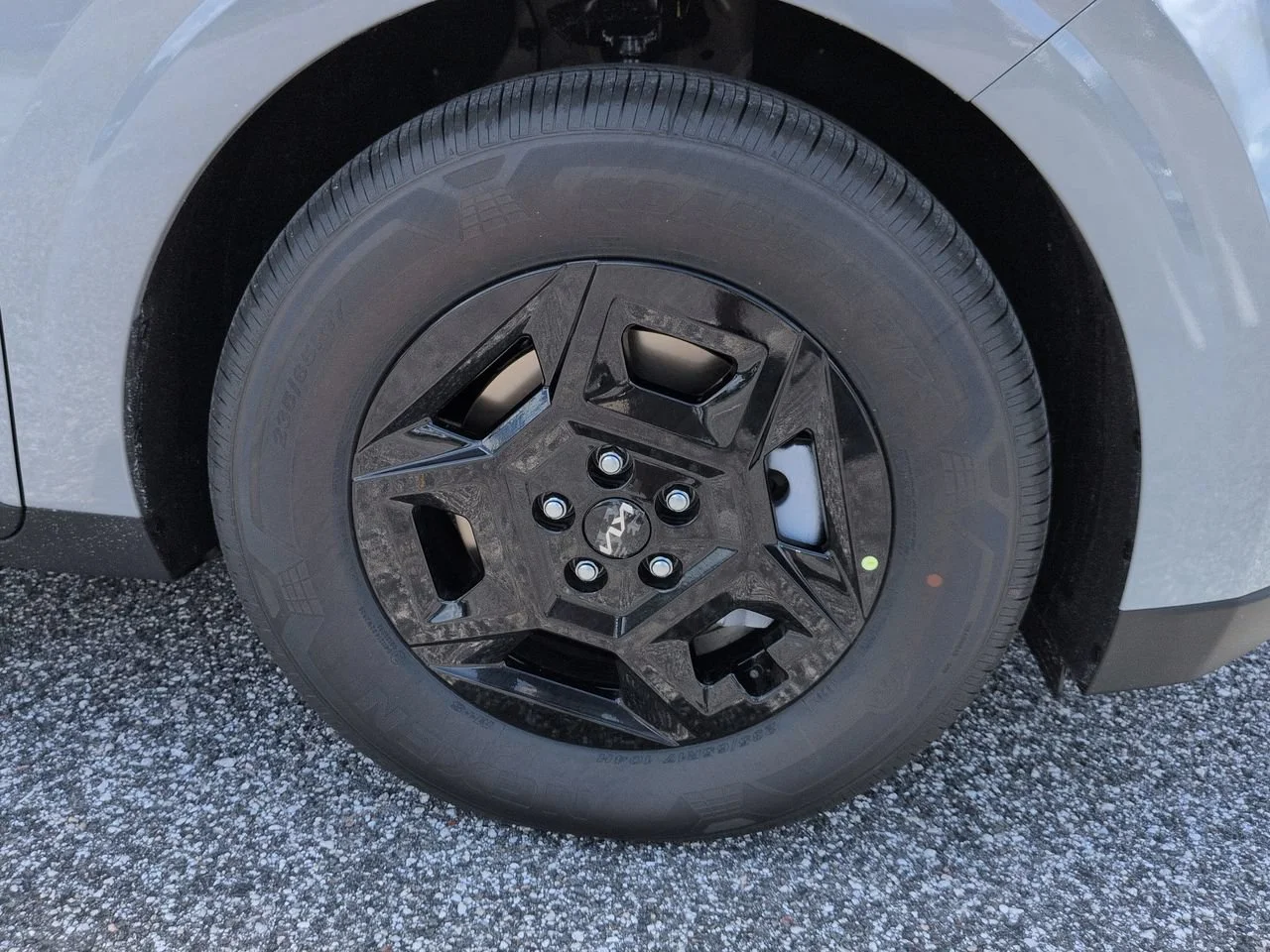 New 2027 Ceramic Silver Kia LXS image 12