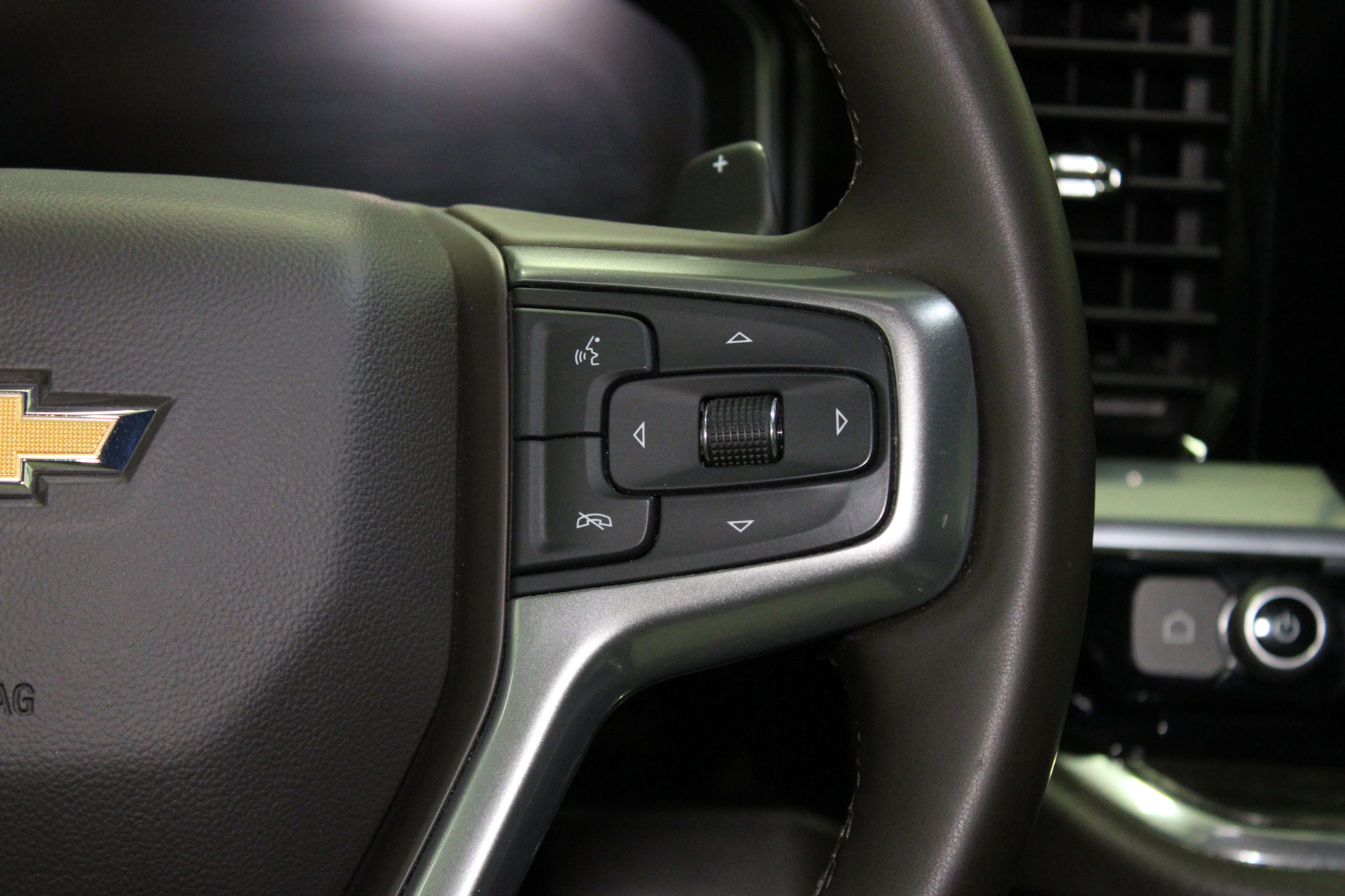 Used 2025 Summit White Chevrolet LTZ image 24