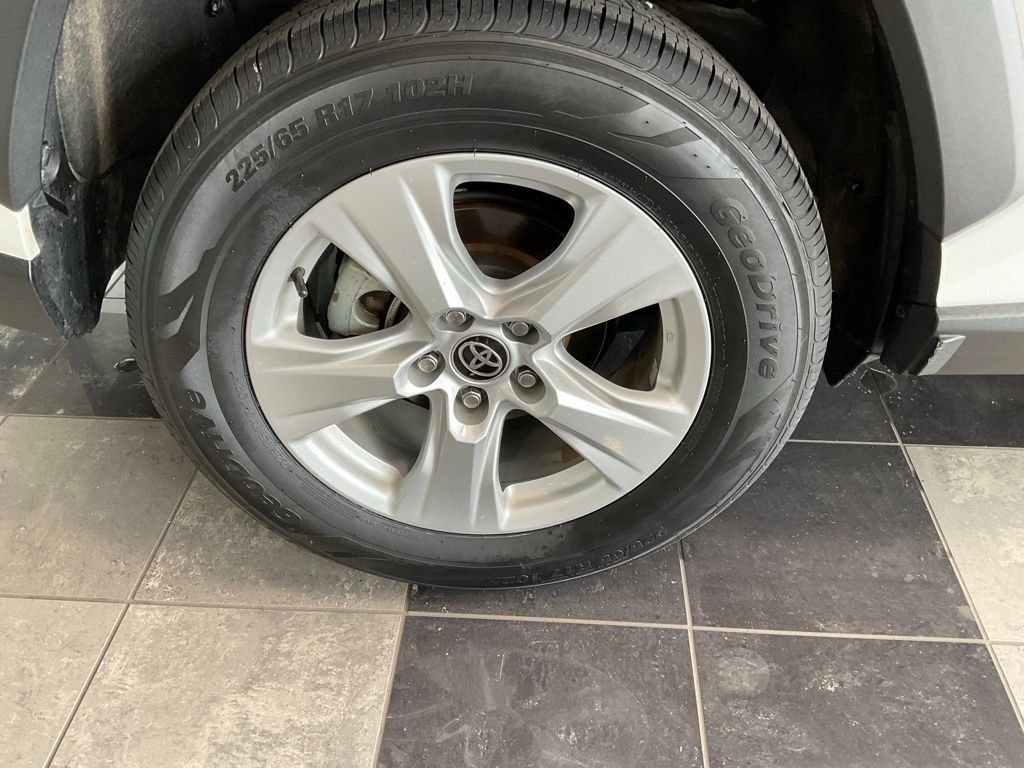 Used 2021 White Toyota XLE image 6