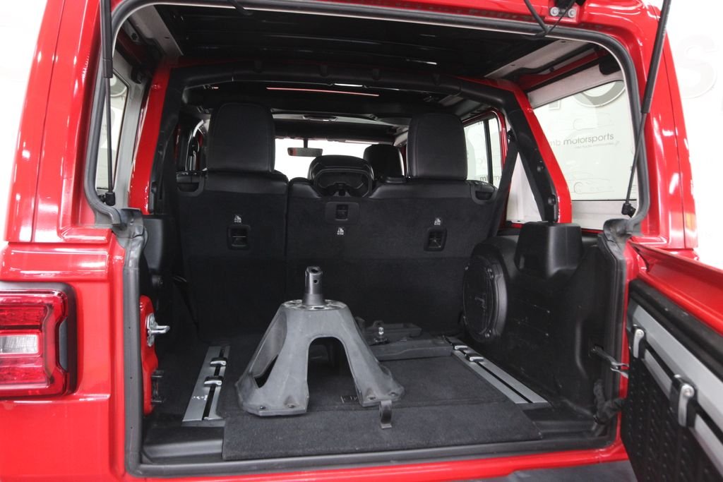 Used 2019 Red Jeep Unlimited Sahara image 6