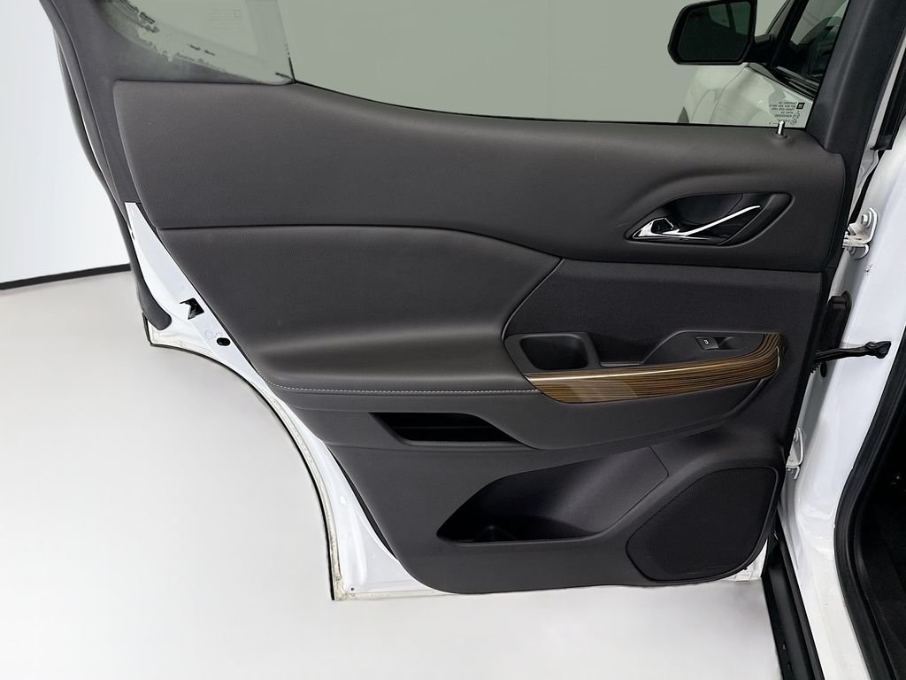 Used 2023 Summit White GMC SLE image 25