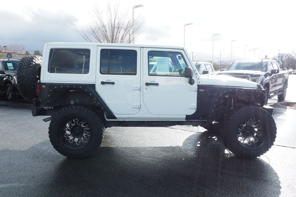 Used 2017 White Jeep Unlimited Sahara image 4