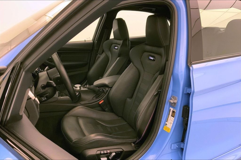 Used 2018 Yas Marina Blue Metallic BMW  image 13