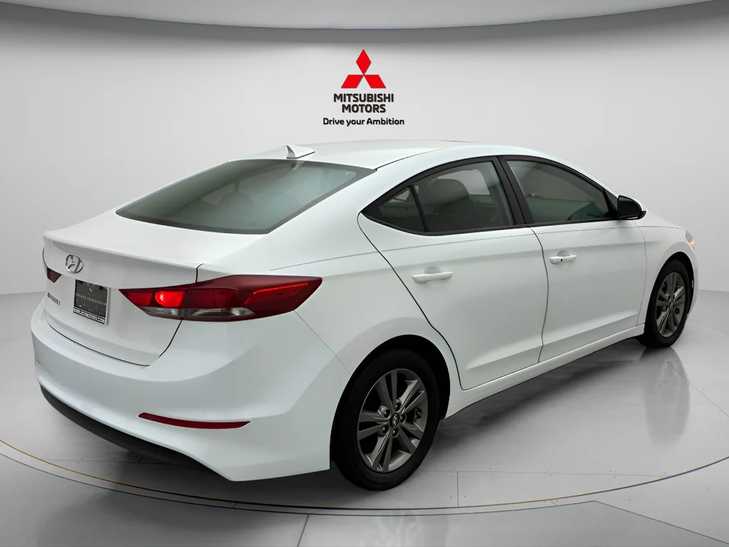 Used 2017 Quartz White Pearl Hyundai Value Edition image 4