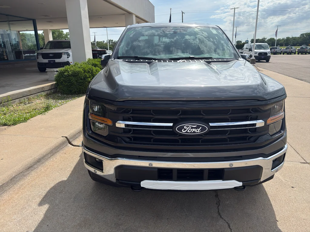 New 2026 Carbonized Gray Metallic Ford XLT image 3