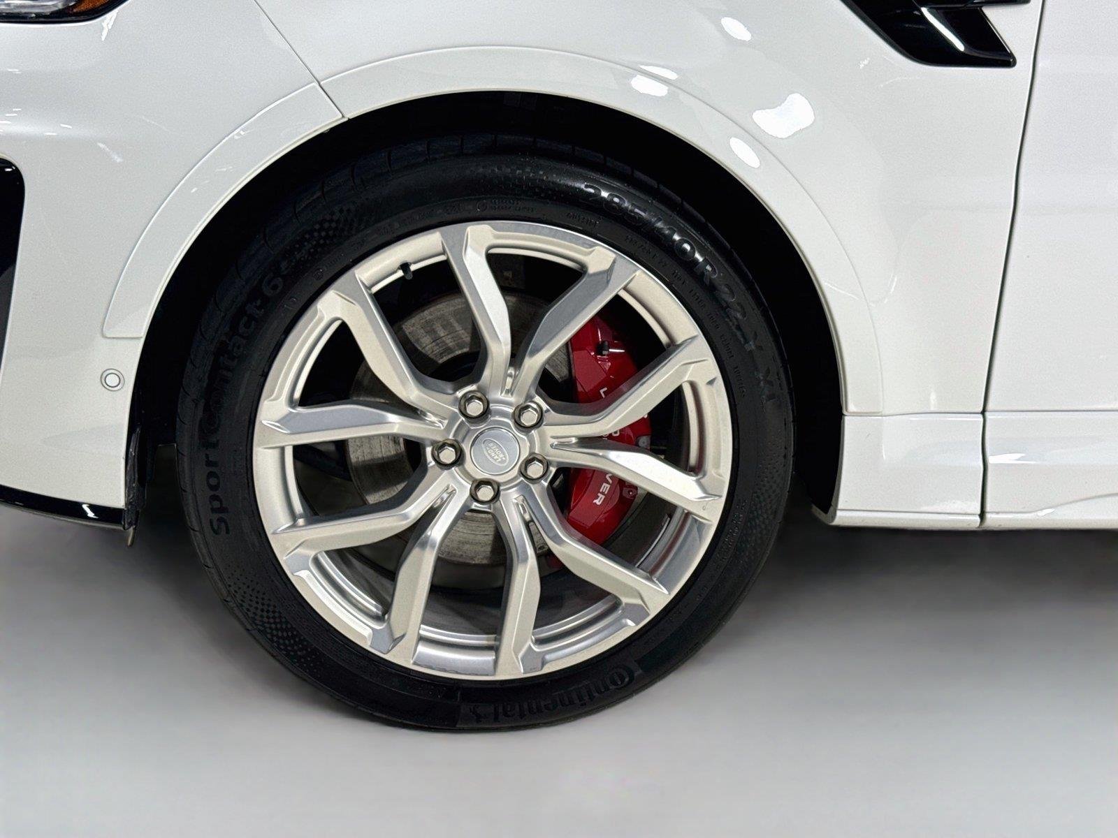 Used 2022 Fuji White Land Rover SVR image 39