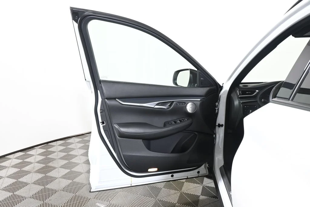 Certified Used 2023 White INFINITI SPORT image 31