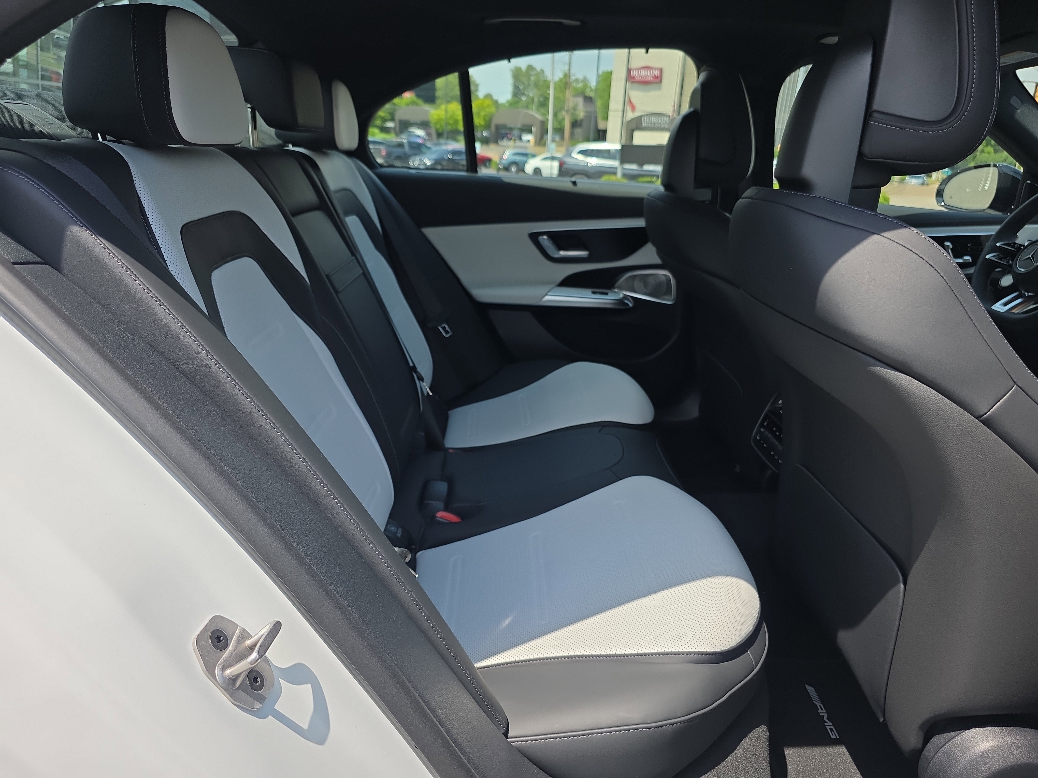 New 2026 MANUFAKTUR Moonlight White Magno Mercedes-Benz E 53 AMG® image 43