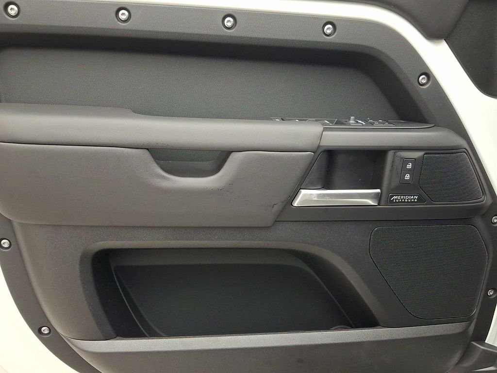 New 2026 Fuji White LAND ROVER X-Dynamic SE image 9