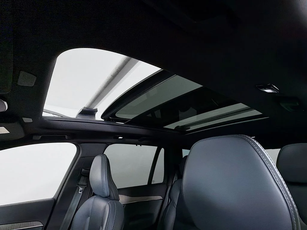 Used 2023 Onyx Black Metallic Volvo Ultimate image 23