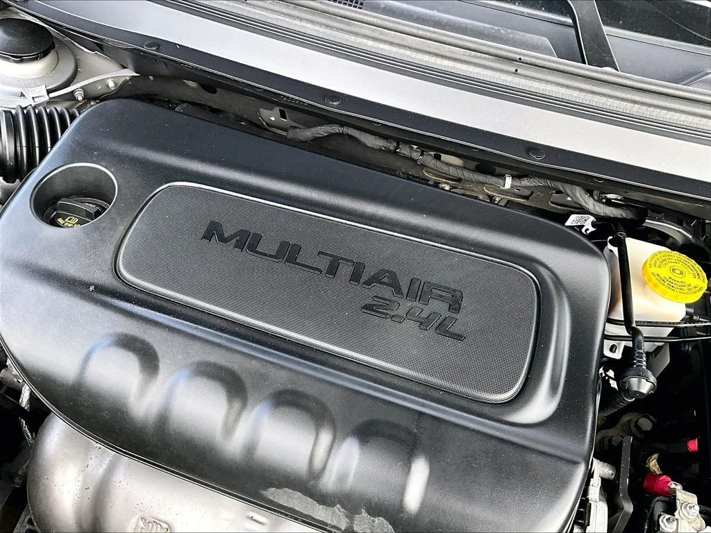Used 2021 Silver Jeep Latitude Plus image 35