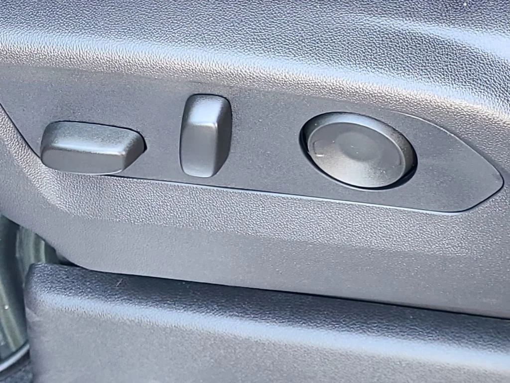 New 2026 Sterling Metallic GMC Elevation image 16